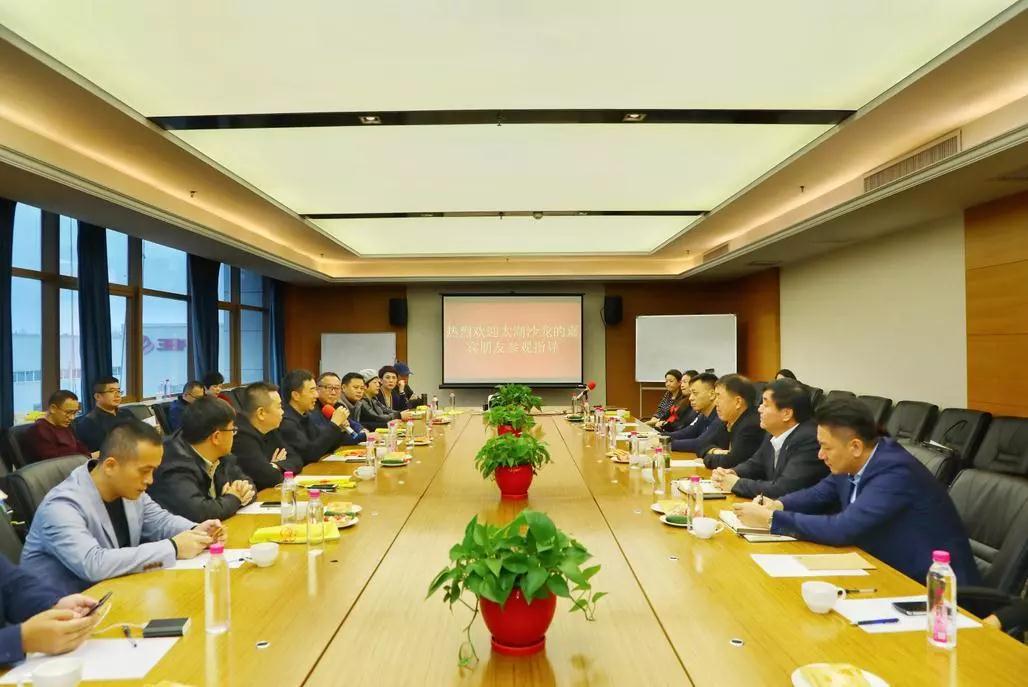 頭腦風(fēng)暴來襲！“太湖沙龍”走進(jìn)三八婦樂綻放出思想的火花……