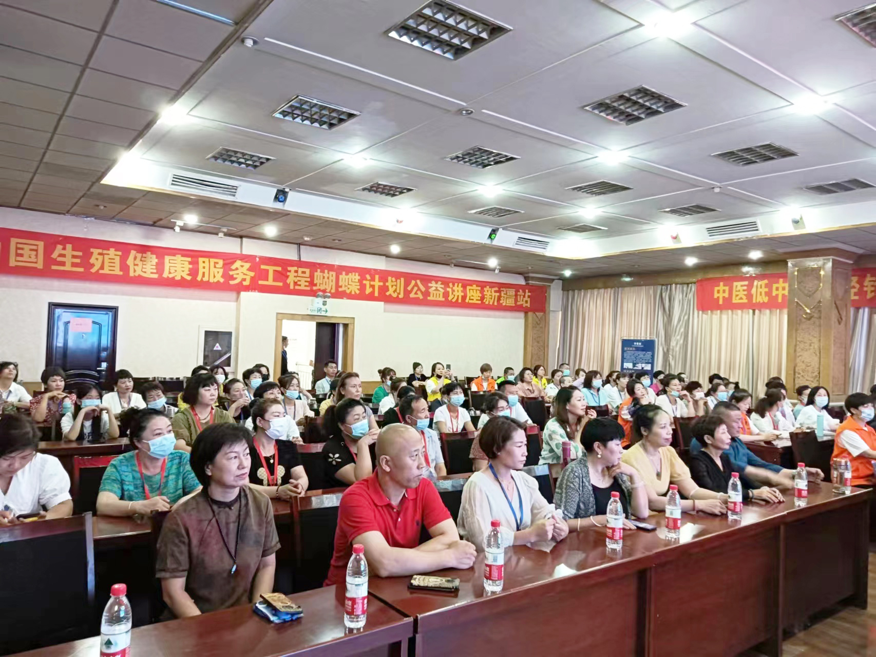 好事成雙！新疆第一屆青囊集低中頻適宜（康復(fù)）技術(shù)交流標準化會議完美落幕、蘇州青囊集旗艦店盛大開業(yè)