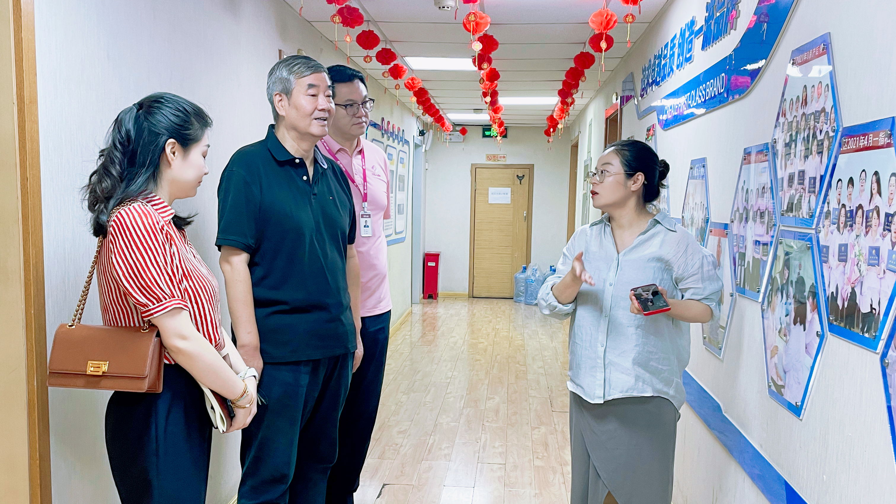 三八婦樂袁曉峰到基柱堂中醫(yī)養(yǎng)生教育集團參觀學習